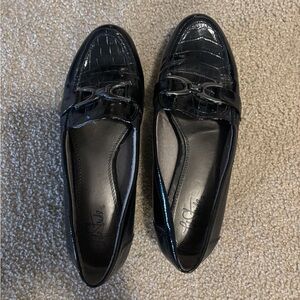 Life Stride Black Croc-Embossed Patent Loafers with Chain Accent